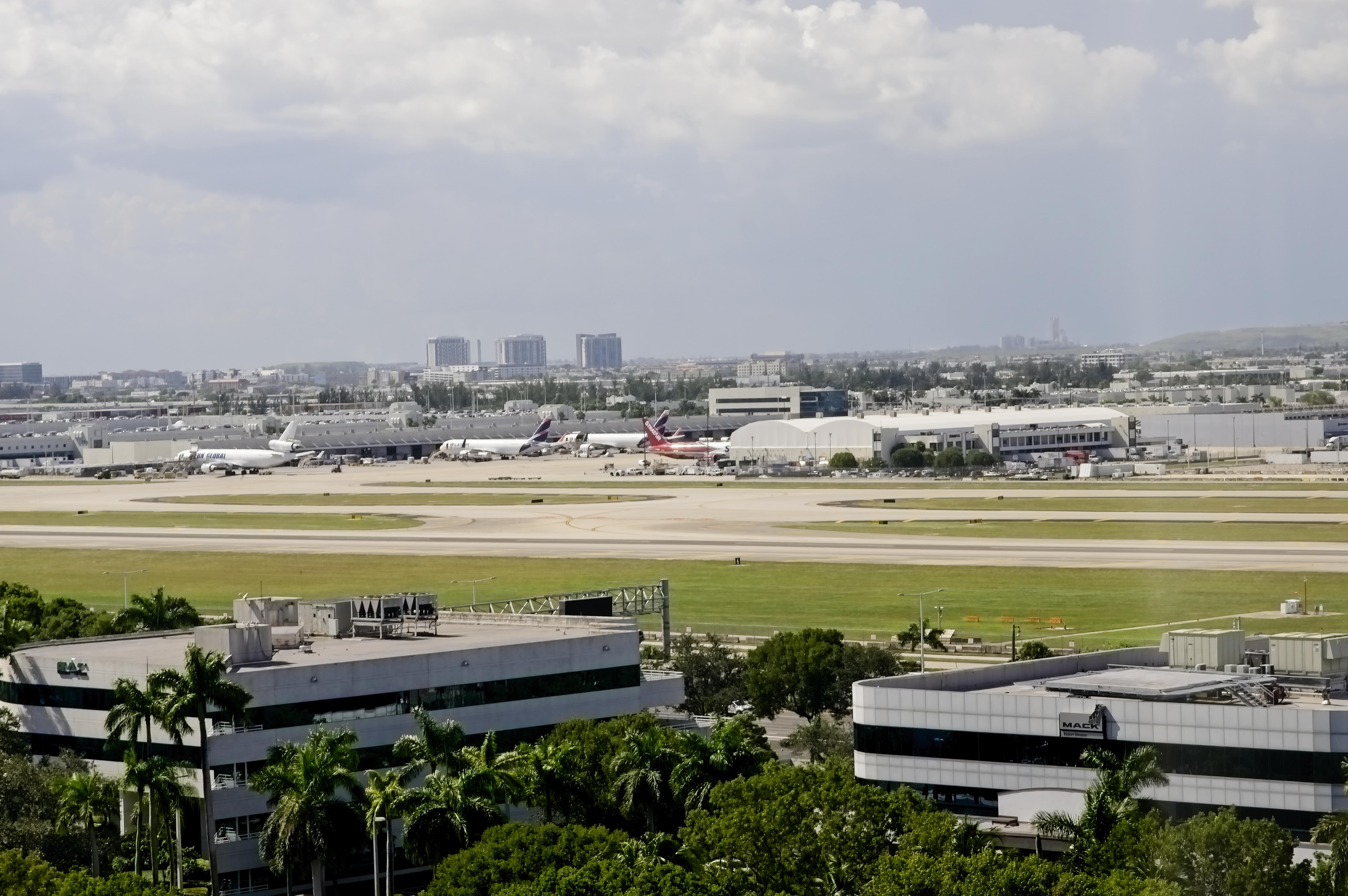 Pullman Miami Airport Hotel Exterior photo